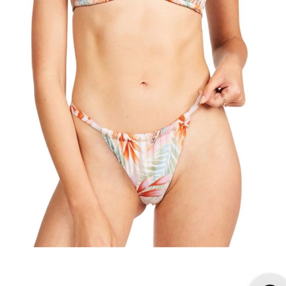 Billabong island calling hike bikini